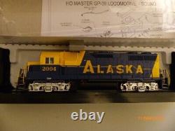 ATLAS 10-002-410 HO Gauge, GP38 DIESEL LOCO ALASKA #2003, DCC Sound/Lights