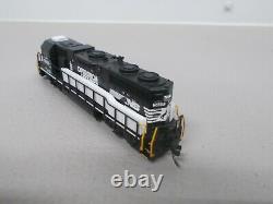 Atlas Norfolk & Southern Gp-38 Locomotive # 5669 DCC & Sound N-scale