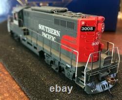 HO Athearn Genesis Southern Pacific Commute GP9 with DCC / Tsunami 2 Sound