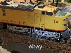 HO Scale Athearn RTR Gas Turbine DC or DCC Locomotive with 2 Tenders HIGH QUALITY
