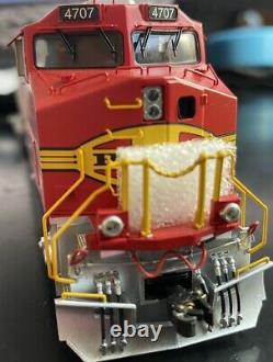 HO Scale MTH Dash 9 with Proto Sound 3 Road #4707 Operating Couplers via DCC