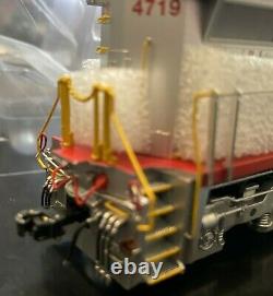 HO Scale MTH Dash 9 with Proto Sound 3 Road #4719 Operating Couplers via DCC