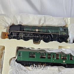 Hornby R2599M The Royal Wessex Train Pack DCC Ready Certificate 0124 Limited