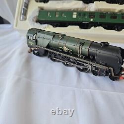 Hornby R2599M The Royal Wessex Train Pack DCC Ready Certificate 0124 Limited