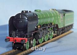 Hornby R3832 Thompson A2/3 500 Edward Thompson LNER OO Gauge DCC Ready BNIB