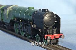 Hornby R3832 Thompson A2/3 500 Edward Thompson LNER OO Gauge DCC Ready BNIB