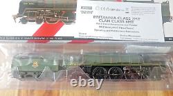 Hornby R3865 BR Britannia Class 4-6-2 Loco OLIVER CROMWELL No. 70013 DCC Ready
