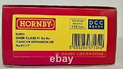 Hornby R3893 GNER Class 91 Bo-Bo'Cancer Research Uk' No91117 DCC Ready OO Gauge