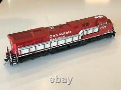 InterMountain Canadian Pacific ES44AC Locomotive with Sound. CP 8726
