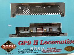 Life-Like Proto 2000 GP9 II loco, DCC ready, AT & SF HO nr mint 10/02