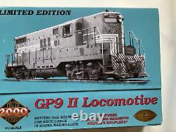 Life-Like Proto 2000 GP9 II loco, DCC ready, AT & SF HO nr mint 10/02