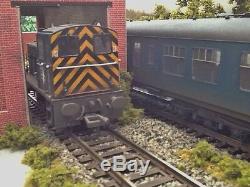 OO gauge Model Railway Layout Two Sections (4 1/2ft x 17.5) DC or DCC Stanton
