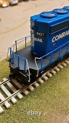 Scaletrains.com Rivet Counter Conrail SD40-2 Road #6437 DCC Ready First run