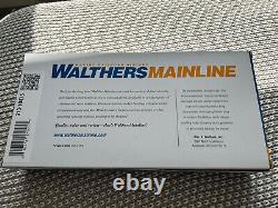 Walthers Mainline HO Scale EMD GP9 Phase II Locomotive SPSF DCC